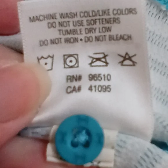 Under Armour Women's Aqua Sleeveless Polo Tank. Like New Condition. Size L - Picture 7 of 7